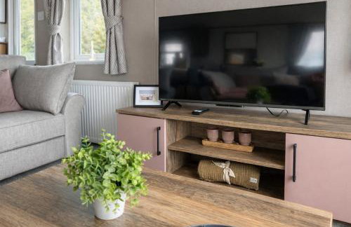 NEW 2025 Modern 3Bedrooms Lodge Walk to Beach - Foto 1