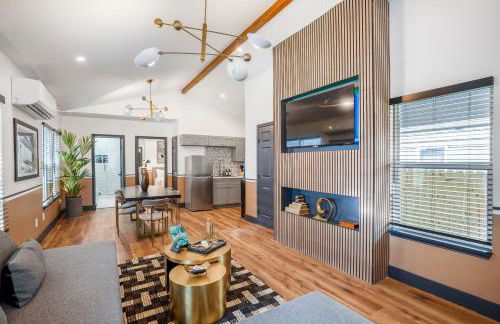 HTX Ultra Chiic Suite #1 - Photo 29