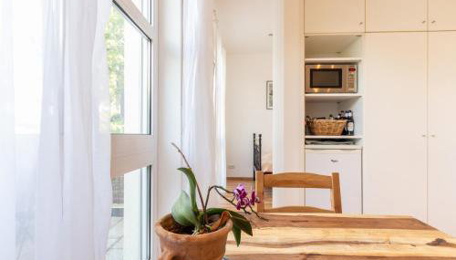 Privates Apartment mit Bad, Küche, Sofa & Balkon - Foto 4