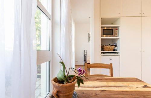 Privates Apartment mit Bad, Küche, Sofa & Balkon - Foto 4