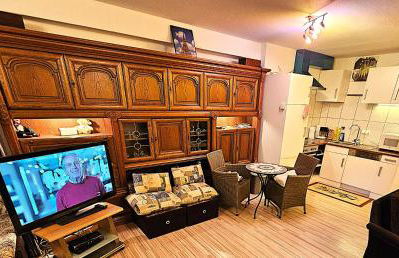 Winterberg Appartement 6 Pers aan Skilift grootste Skigebied nabij Bikepark Unieke locatie met zeer rustige tuin in het bos en het gezellige centrum leuke cafes restaurants en gratis zwembad sauna relax speelruimte parkeerplaats naast Der Brabander - Foto 37