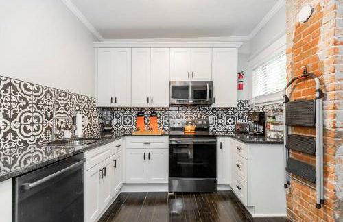 Spacious 5BR/5.5BA Near Plaza & Museum - Photo 20