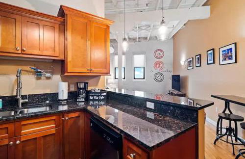 Lakefront Loft - Walk 2 First Energy x Progressive - Foto 20