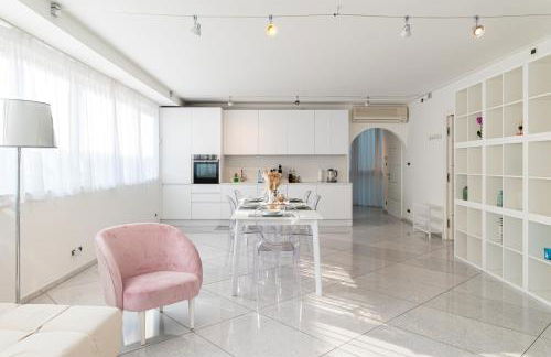 Artist House - Photo 16