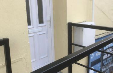 Comfy New Self Contained 1 Bed Flat - Modern! - Photo 2