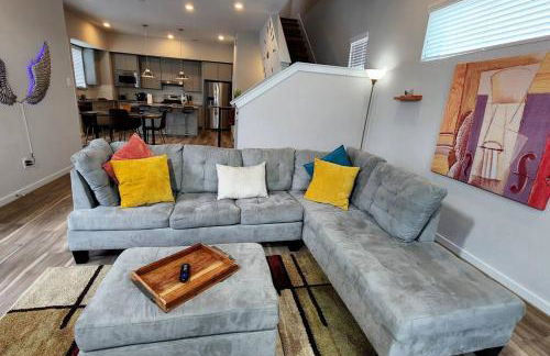 Galleria Exquisite Three Story Home Brand New Development - Foto 38