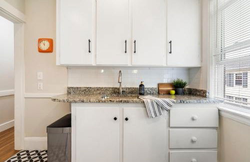 Downtown Beverly Minutes to Salem+Train w/Parking - Photo 3