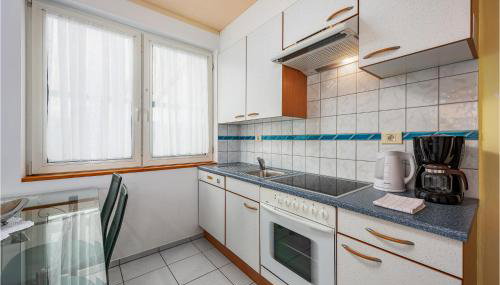 Beautiful Apartment In Umag With Wifi - Foto 5