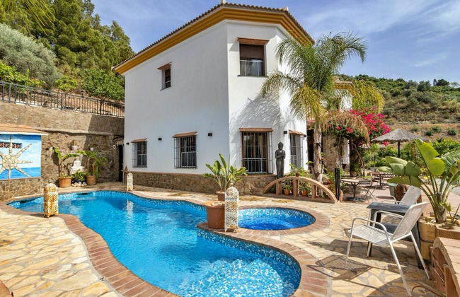 Sayalonga Villa Retreat With 7 Bedrooms - Photo 1