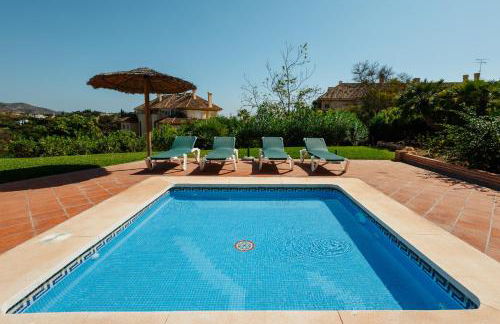 Luxurious frontline golf apartment in Elviria - Photo 15