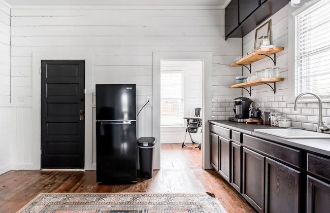 Restored 1930s Uptown Bungalow 2 min to Magnolia Silos - Foto 9