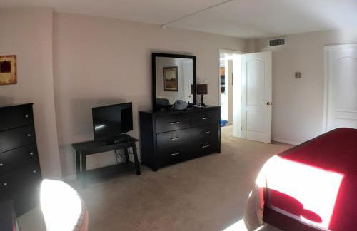 Brooks Tower Downtown Denver Furnished Apartment - Foto 11