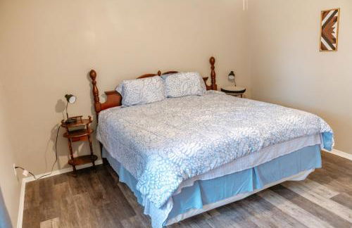 Rest Easy Retreat - 2BR Near SHSU - Pool - WiFi - Free Parking - Foto 71