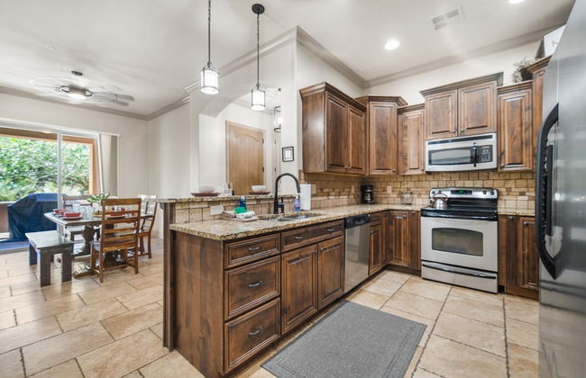 Poolside Retreat Directly Across From Pool! - Foto 11