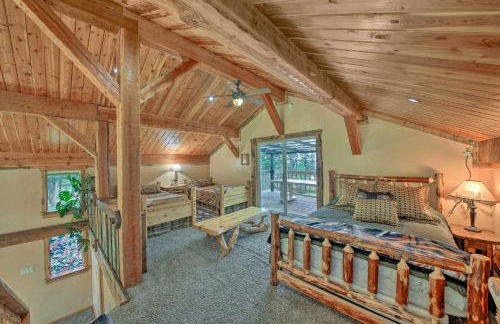 Private Deck and Mtn Views Family Getaway in Eureka - Foto 15