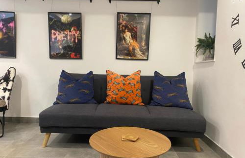 2 bedroom duplex apartment close to UHW & city centre - Foto 31