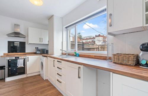 #93 Stylish Warwick Home - 10 mins to Warwick Castle - Sleeps 6 - " Perfect for Contractors and Families - Free Parking" - Foto 32