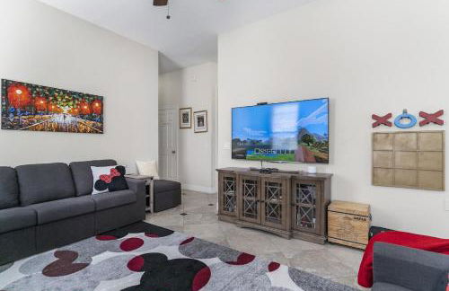 Luxurious 9BR Themed SE Facing Pool Hot Tub Theater Game Room BBQ 2 miles Disney - Foto 29