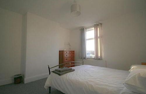 Charming 3-Bed House in Whitwell village - Photo 6