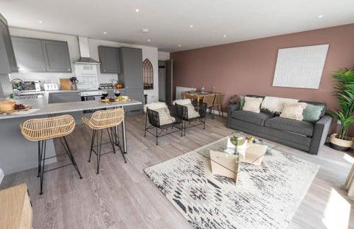 LOOKOUT by BOURNECOAST - A Stylish Flat with a Balcony, SEA GLIMPSES and Parking- Just a 10 Minute Walk to the Sandy Beaches - FM8405 - Photo 12