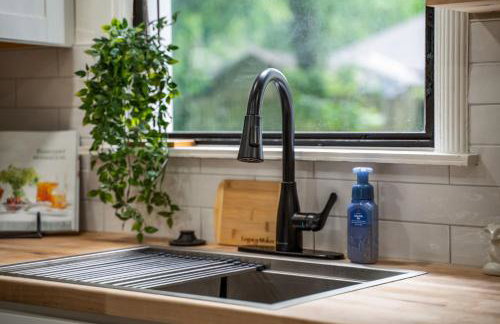 Next to Expo, 5 beds, Hot-tub, corn hole, pets! - Foto 15