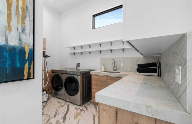 Sleeps 20 7-bedroom Villa w/ Pool, Putting Green & Hot Tub Bravo Villa #11 by Avantstay - Foto 61