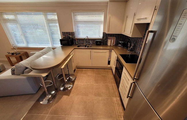The Mumbles - Bungalow - 2 Bedrooms - Pet Friendly - Photo 5