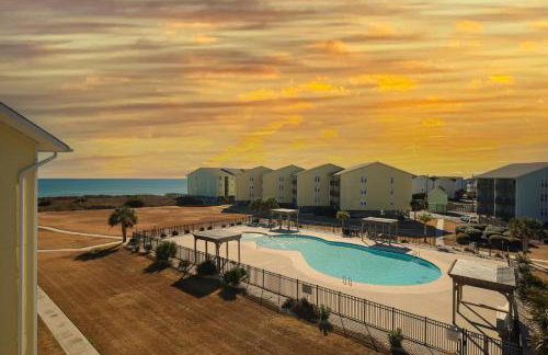 Carolina Waves - Oceanfront Relaxation and Poolside Fun in Surf City! - Foto 29