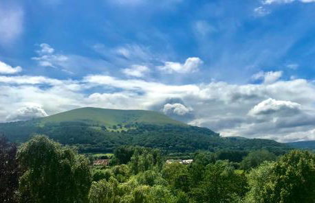 Cosy 4 Bedroom Town House with Mountain views, Private garden and ease of access into Abergavenny - Foto 36