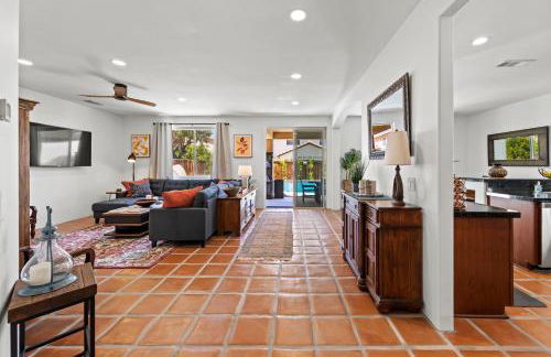 Spacious Private Home with Saltwater Pool & Hot Tub - Foto 8