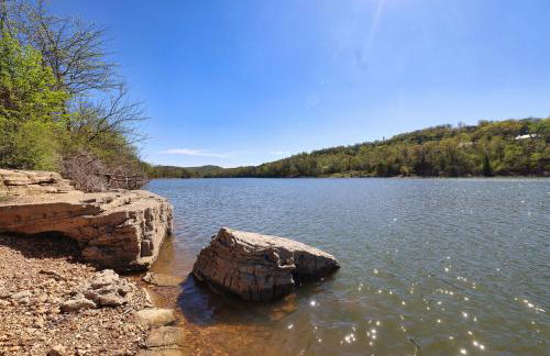 Holiday Island Escape w/ Panoramic Lake Views - Foto 36