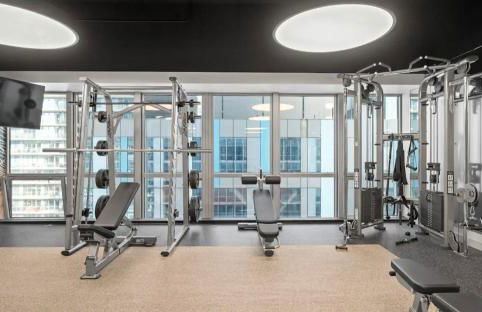 Cozy 2 bedroom condo by lakeshore - Foto 24