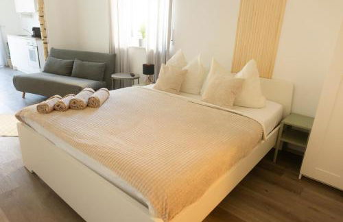 HUGOS Studio Apartment - Photo 5