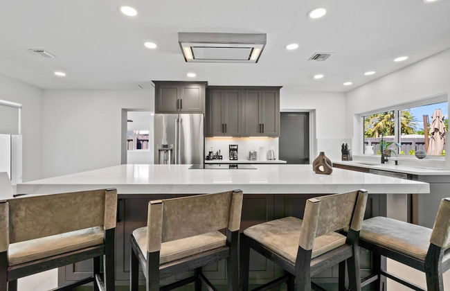 Stunning Poolside Luxury Retreat - Foto 24