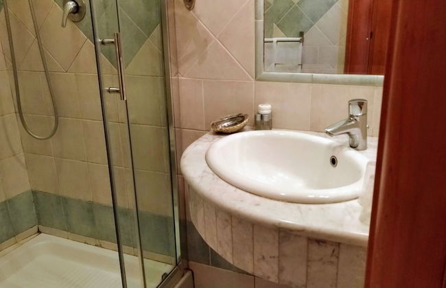 Nicolas Inn - Photo 23