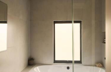 Elegant 4-Bed Townhouse Private Garden Parking - Foto 14