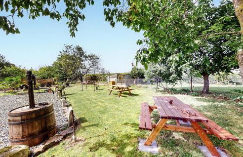 Amazing Home In Neuilly Le Vendin - Photo 9