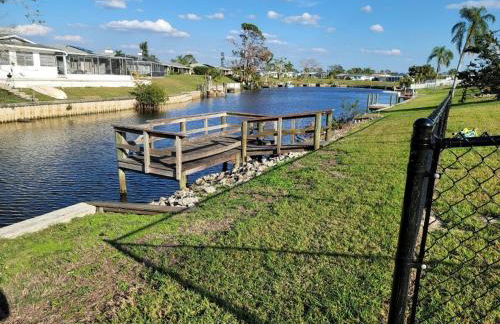 Relaxing canal front 2 BR pool home in North Port - Pineapple Way - Foto 29