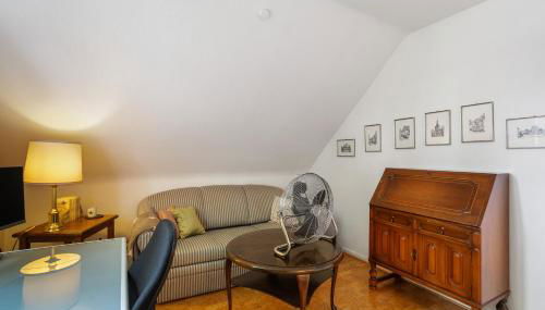 Schöne Dachgeschoss Wohnung - Foto 5