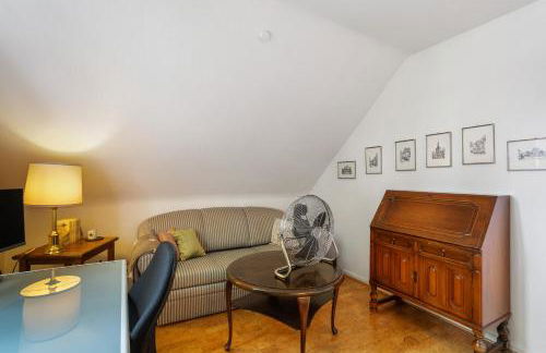 Schöne Dachgeschoss Wohnung - Foto 5