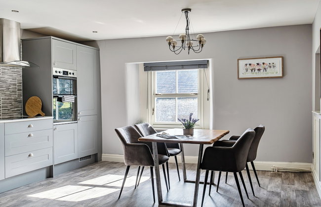 Cosy Apartment Above Village Pub - Photo 30