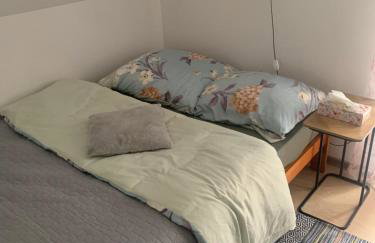 Domek w lesie blisko rzeki - Foto 8