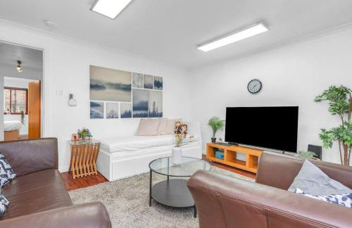 Modern 2 bedroom apartment in City Centre - Photo 42