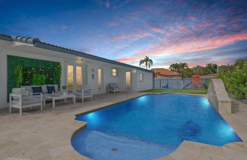 Le Femme Paradise - Htd Pool, Mini Golf, 5 Bedrooms, Jacuzzi, Game Room, BBQ,Pickleball - Photo 1