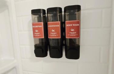 5 Mins from beach and has pool, hot tub, games, pet friendly - Foto 66