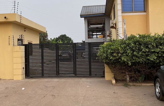 3-bed Apartment, Sleeps 6 With Wi-fi - Photo 1