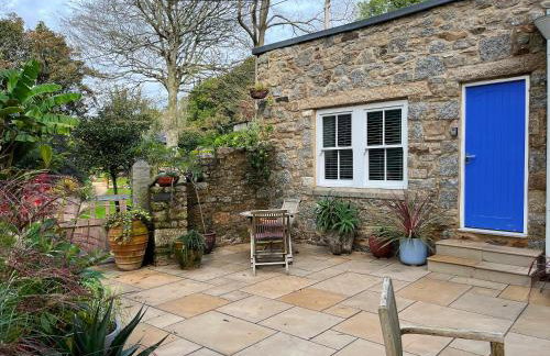 Tropical Gardens 1 bed cottage Central Newlyn - Photo 19