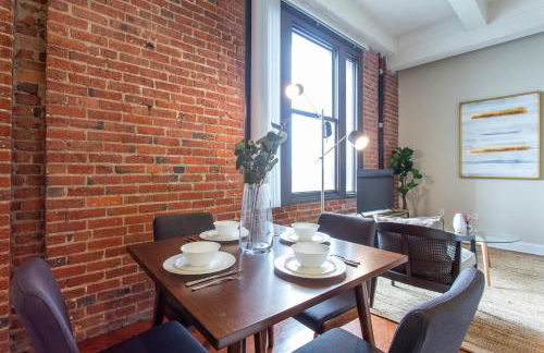 Sleeps 4! 2BR, Gym, Paid Parking, Close to Major Attractions - Foto 17