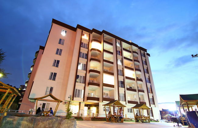 Royal Life Residence - Photo 40