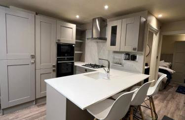 2 bedroom self catering detached outhouse with garden area - Photo 24